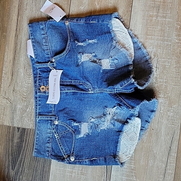Rue 21 Curvy Distressed Shorts Size 9/10 - Picture 1 of 9